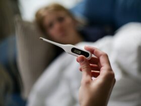Consultation médicale autour des symptômes de grippe